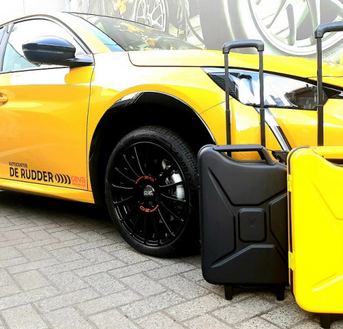 Peugeot 208 Gt Electric met G-case Trolley